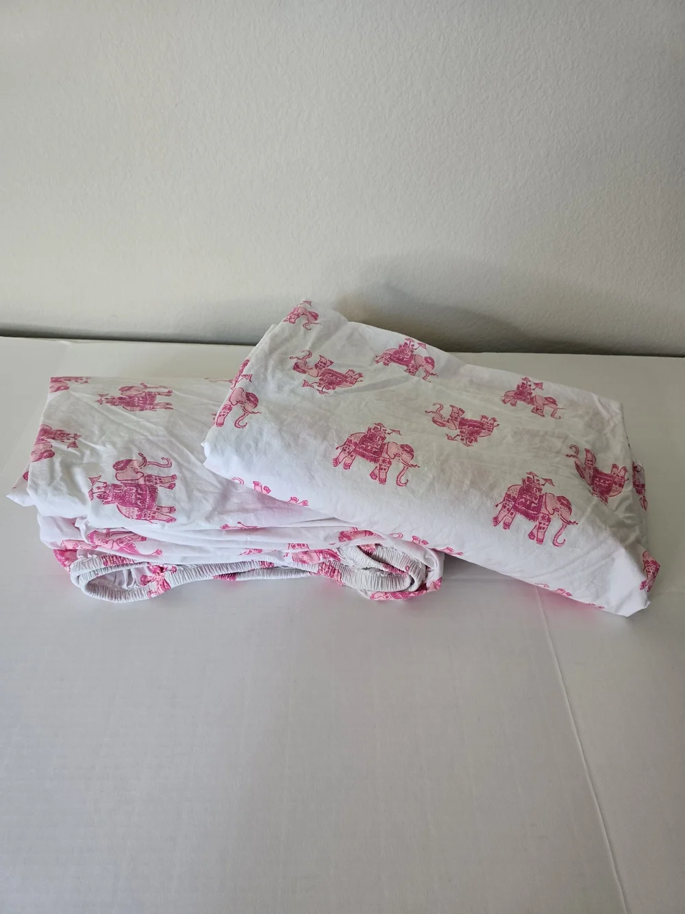 Pottery barn Kids Lilly Pulitzer Organic in Elephant Bazaar Sheets Pink Twin 2pc